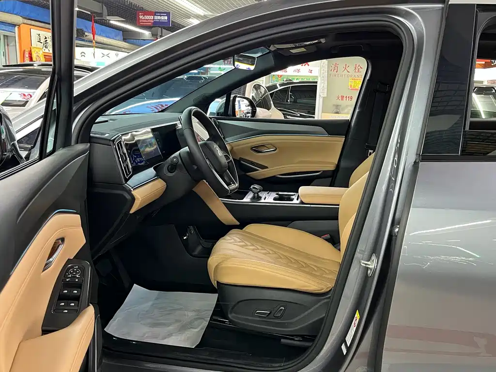 BYD L DM-i — фото 7