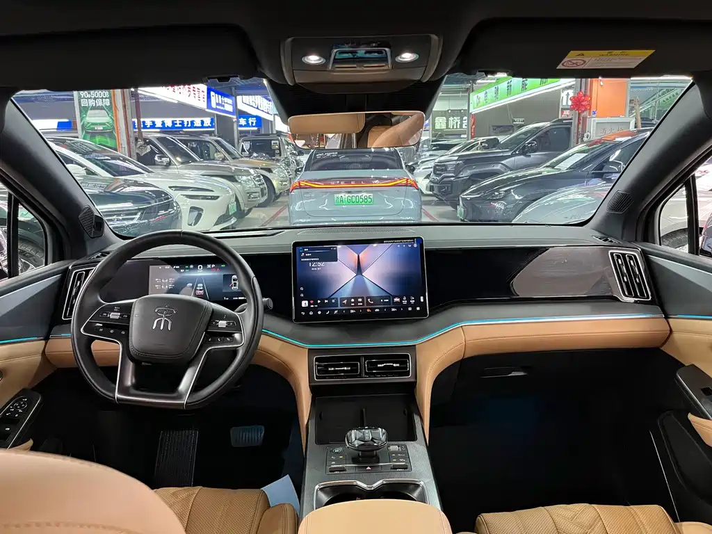 BYD L DM-i — фото 9