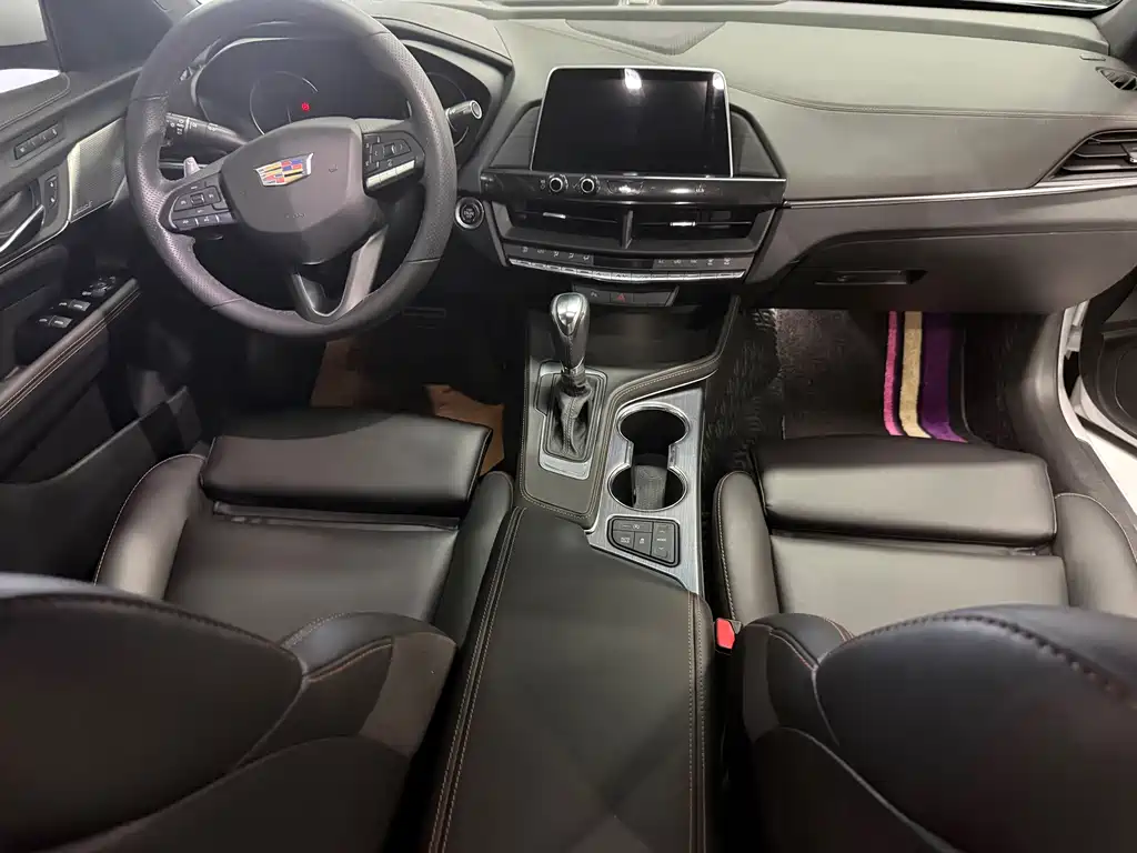 Cadillac CT4 — фото 9
