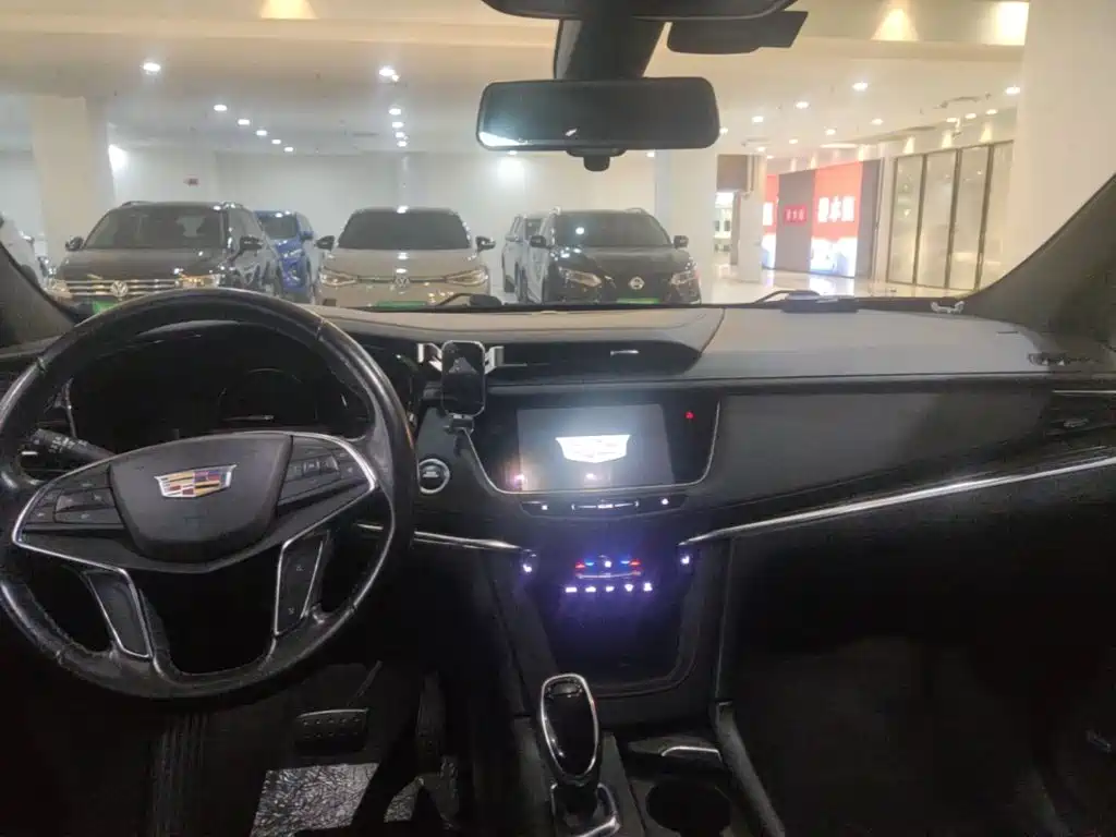 Cadillac XT5 — фото 11