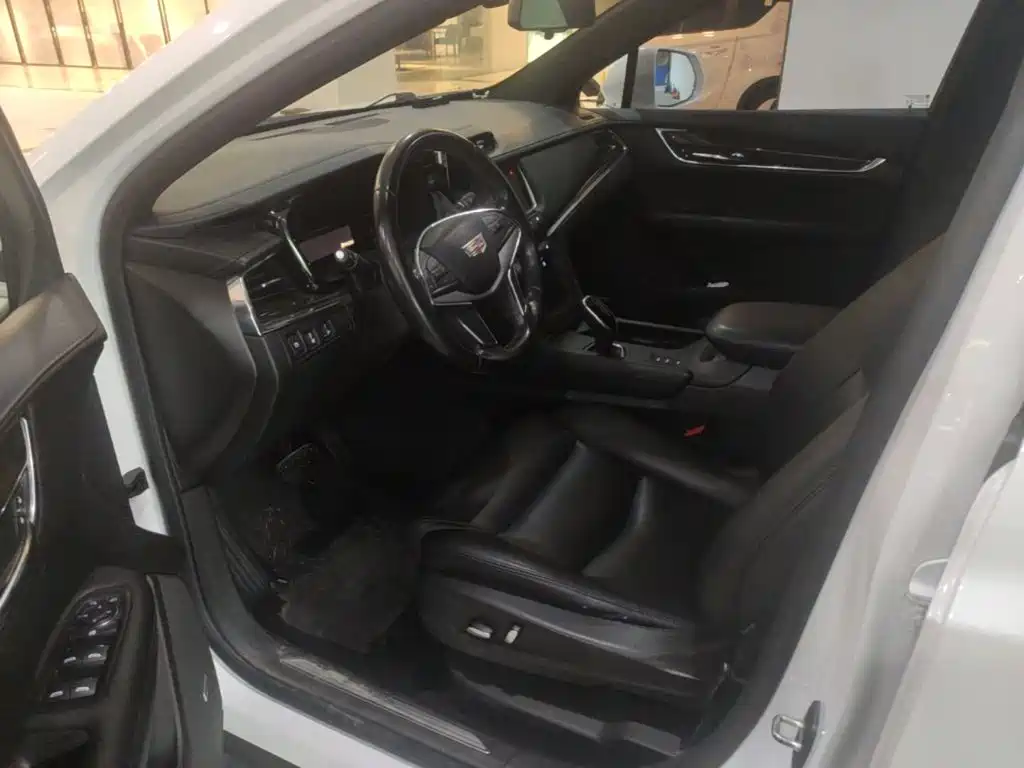 Cadillac XT5 — фото 18