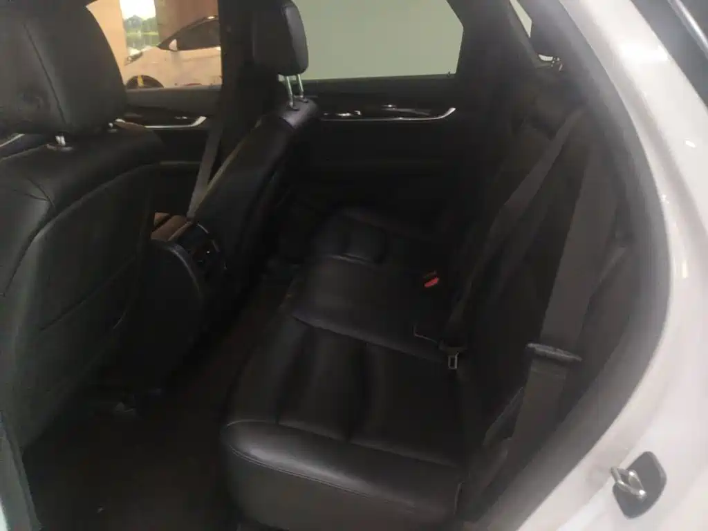 Cadillac XT5 — фото 19