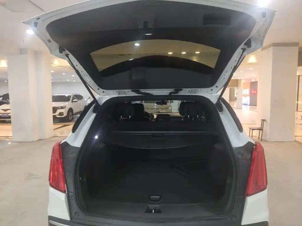 Cadillac XT5 — фото 21