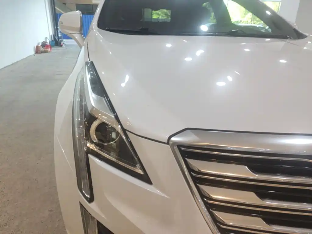 Cadillac XT5 — фото 8