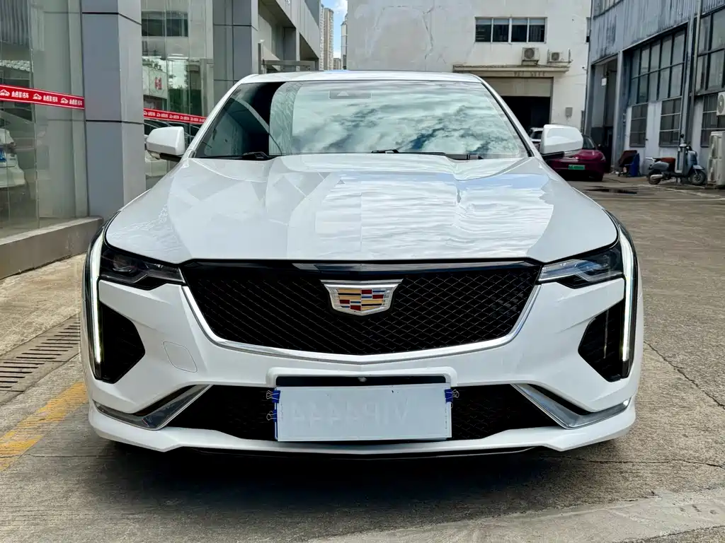 Cadillac CT4 — фото 3