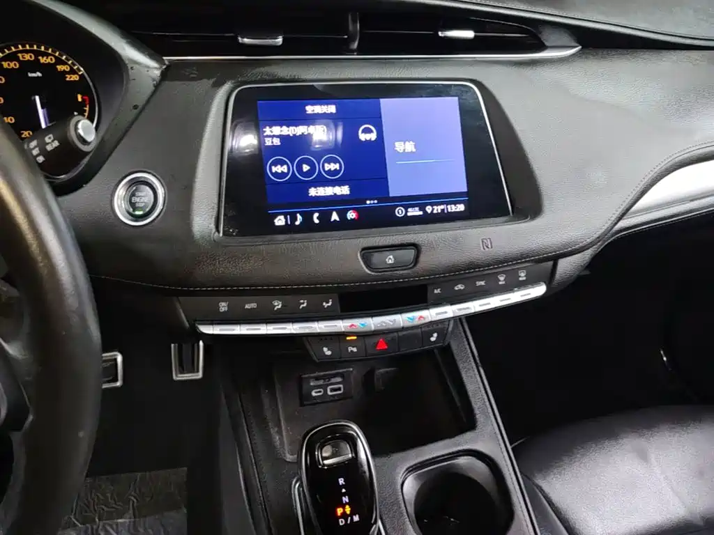 Cadillac XT4 — фото 13