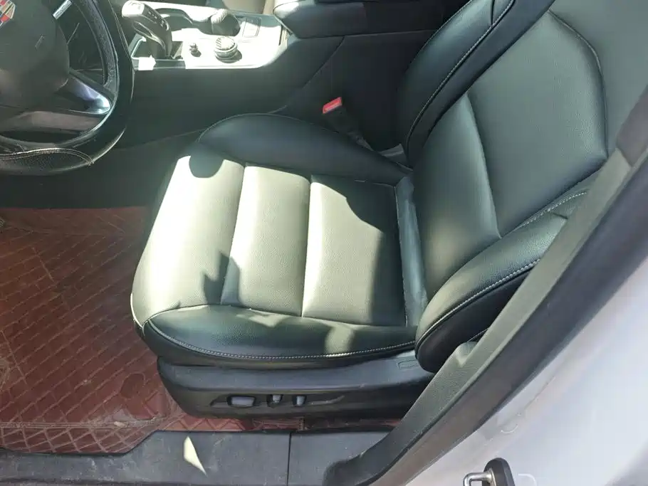 Cadillac XT4 — фото 9