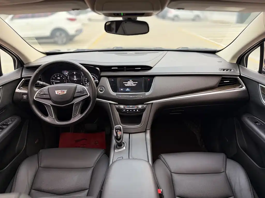 Cadillac XT5 — фото 11