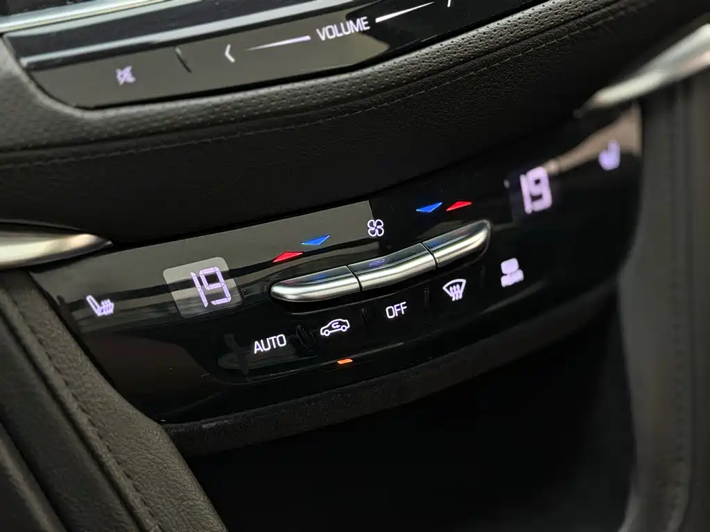 Cadillac XT5 — фото 15