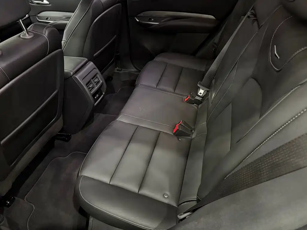 Cadillac XT4 — фото 14