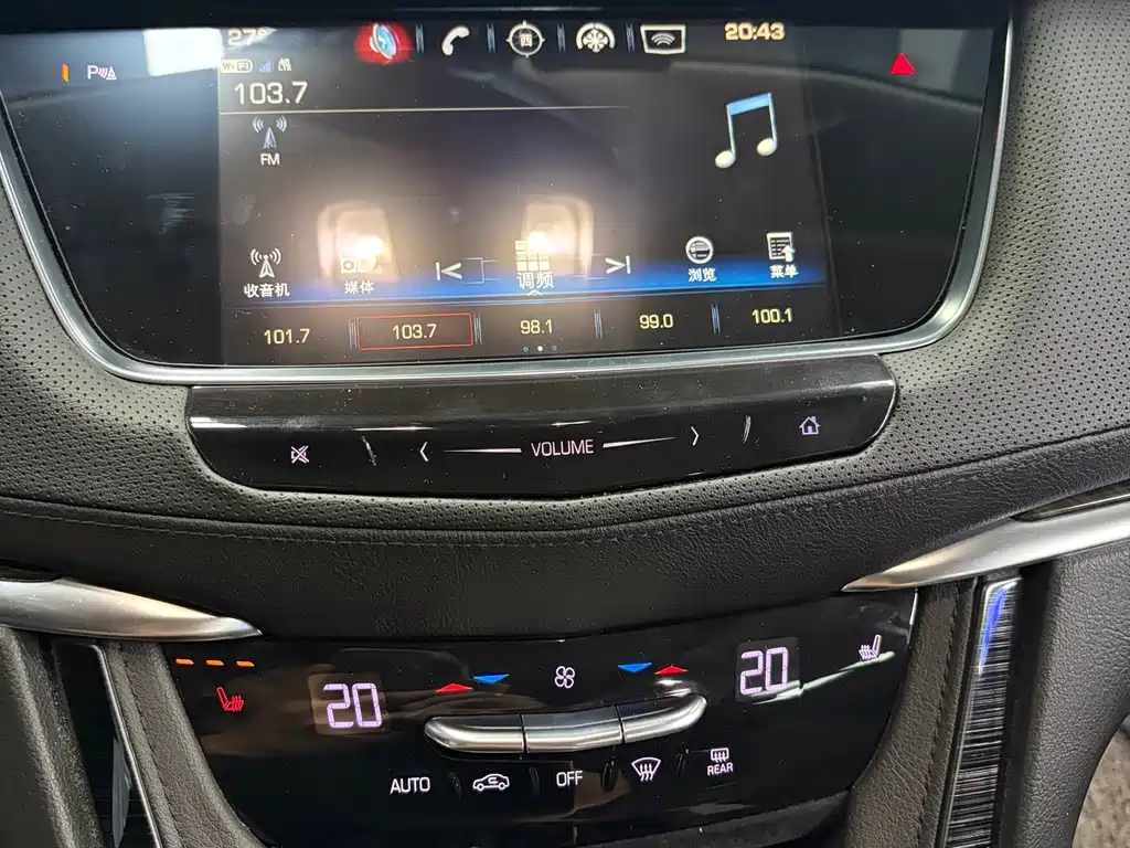 Cadillac XT5 — фото 11