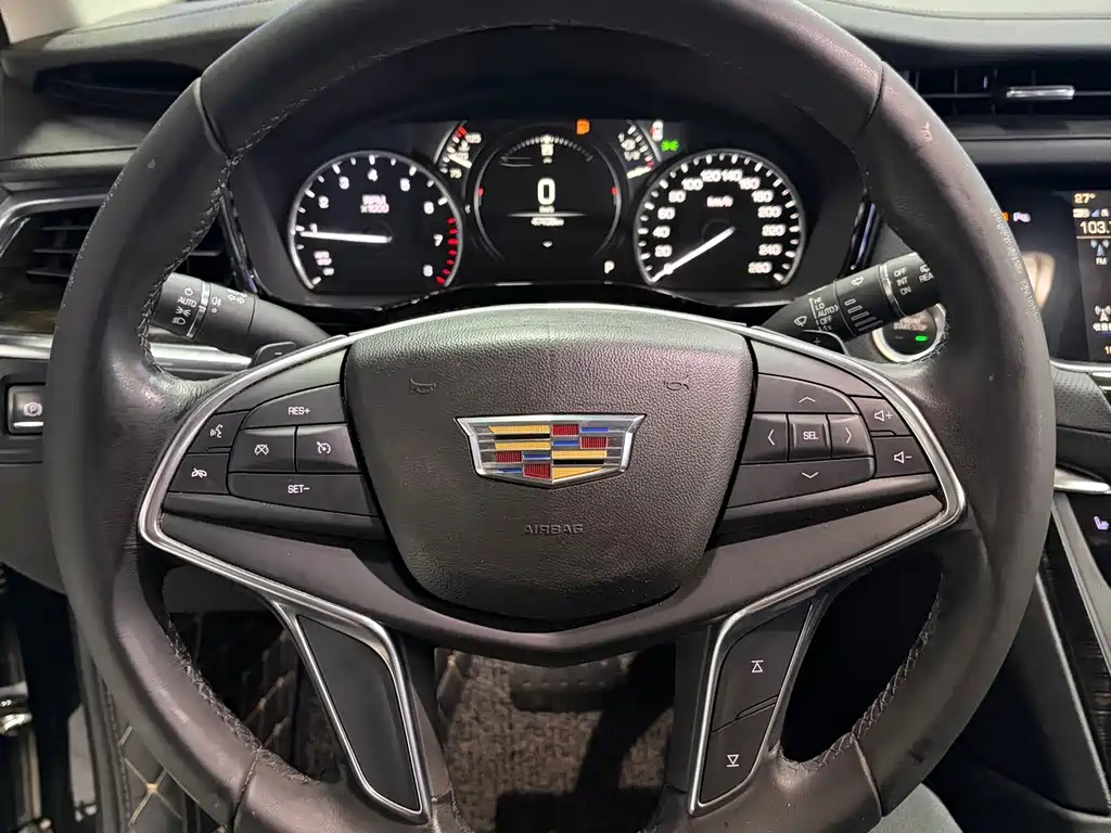 Cadillac XT5 — фото 13
