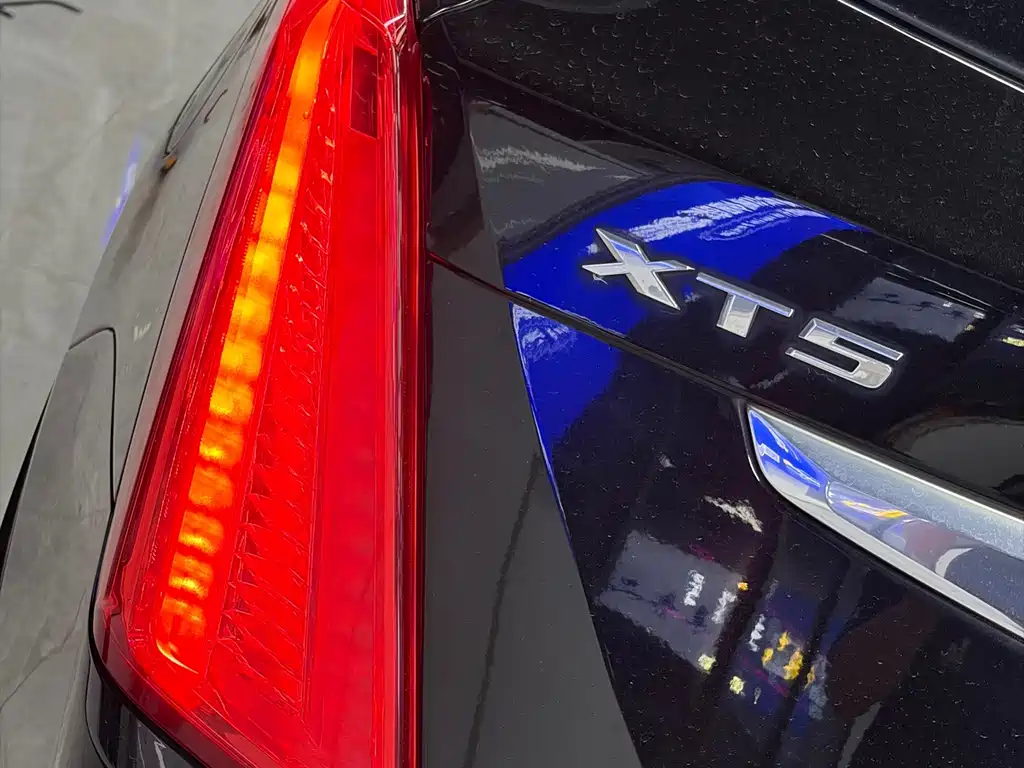 Cadillac XT5 — фото 15