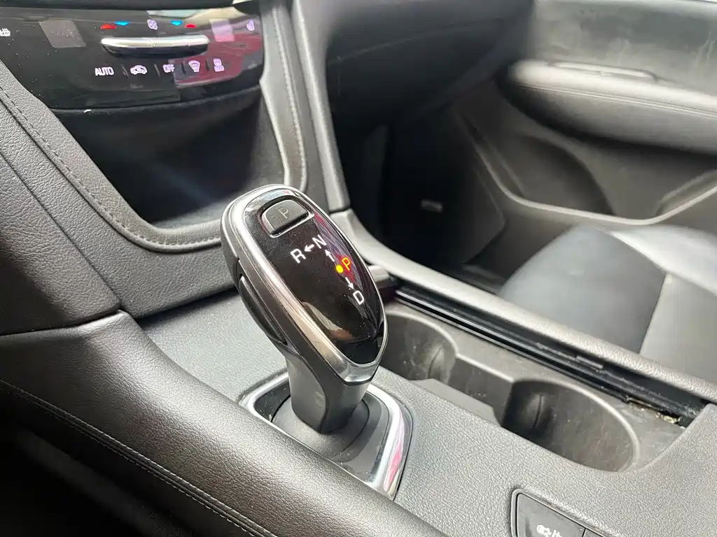 Cadillac XT5 — фото 14