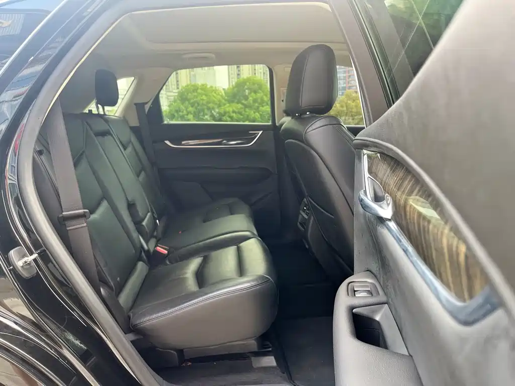 Cadillac XT5 — фото 15