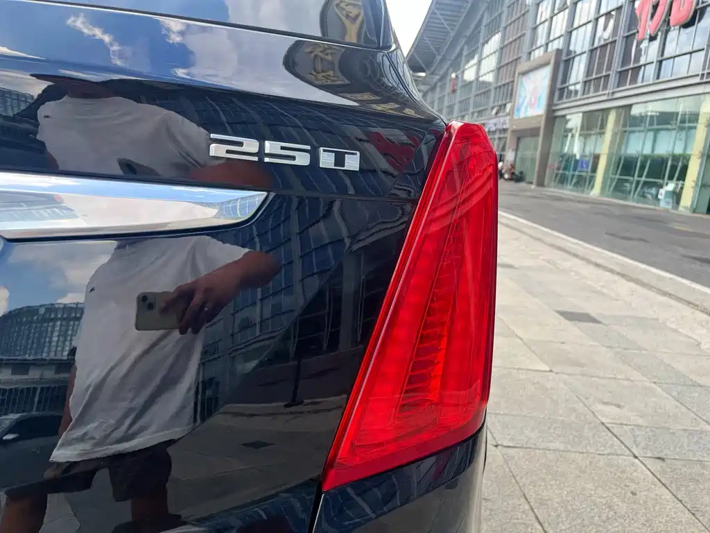 Cadillac XT5 — фото 8