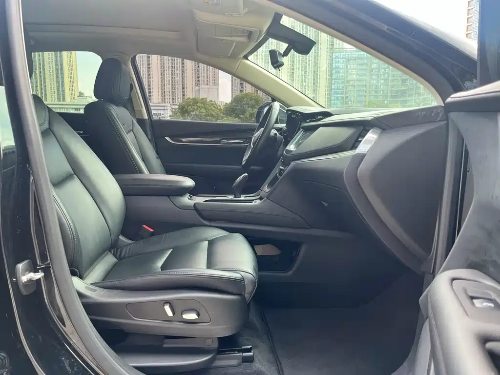 Cadillac XT5 — фото 10