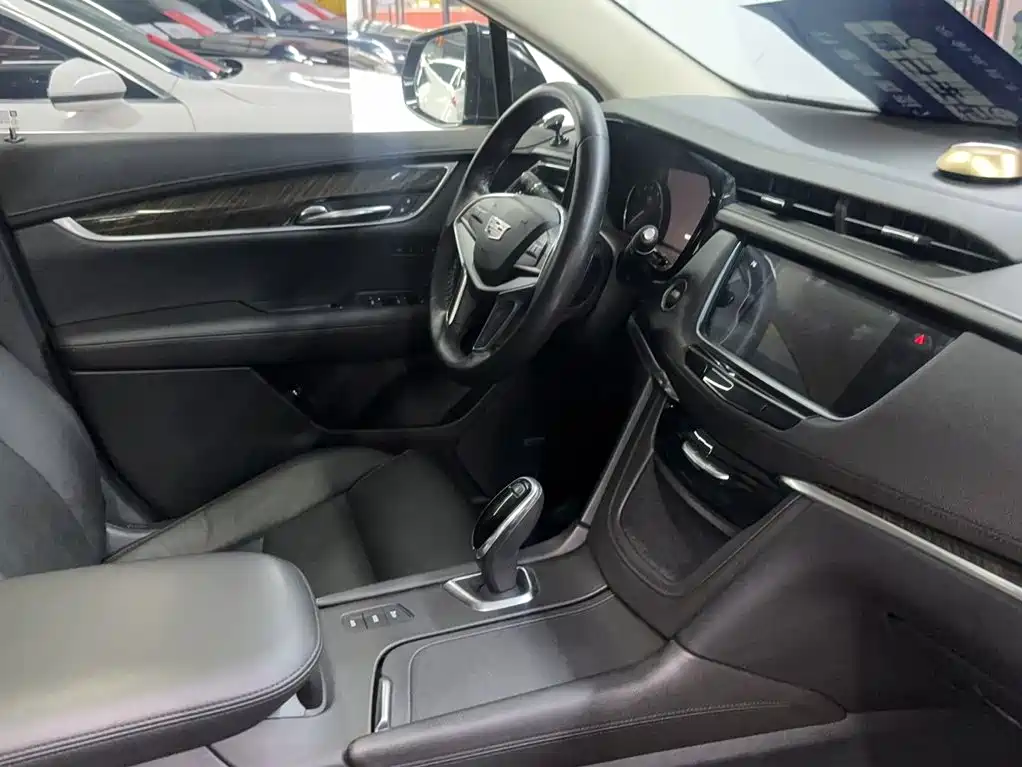 Cadillac XT5 — фото 11