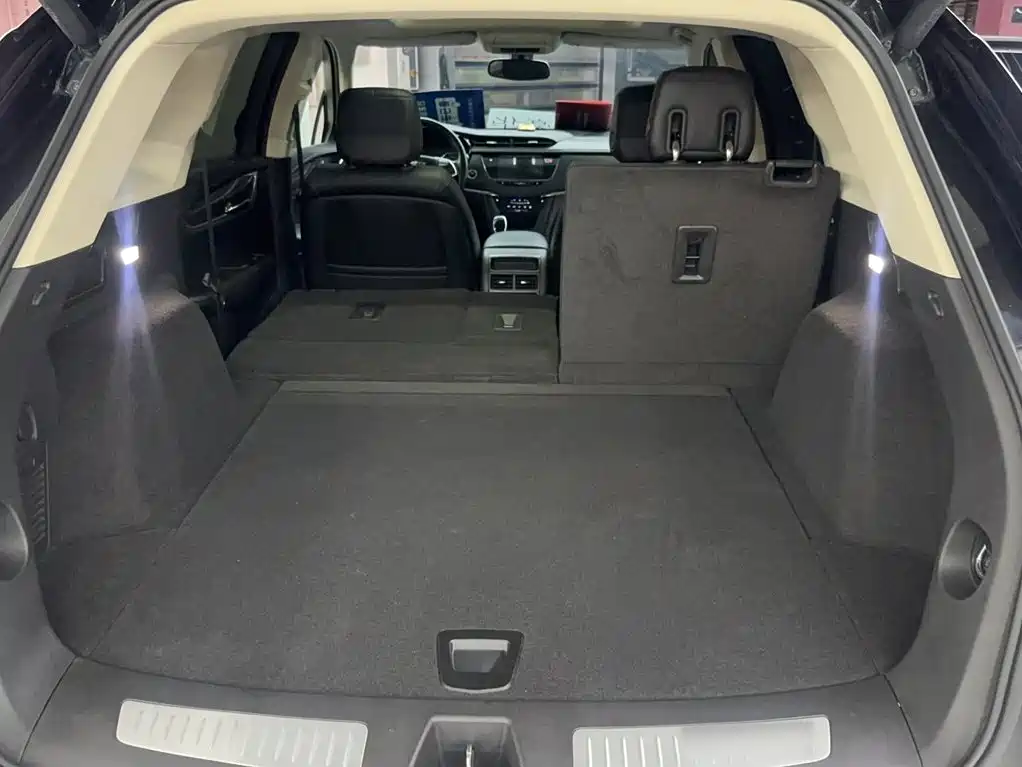 Cadillac XT5 — фото 15