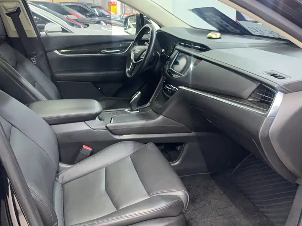 Cadillac XT5 — фото 10