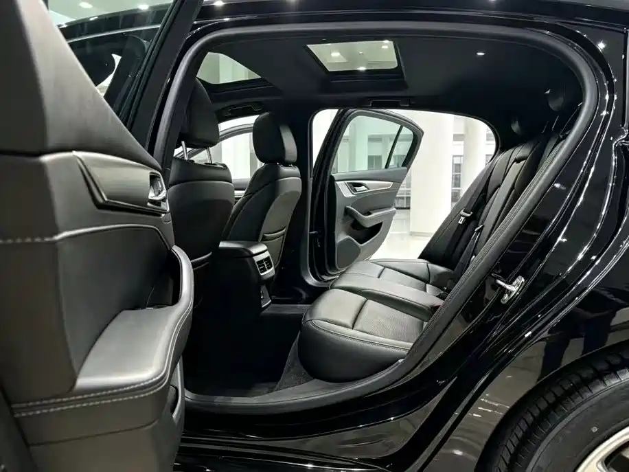 Cadillac CT5 — фото 6