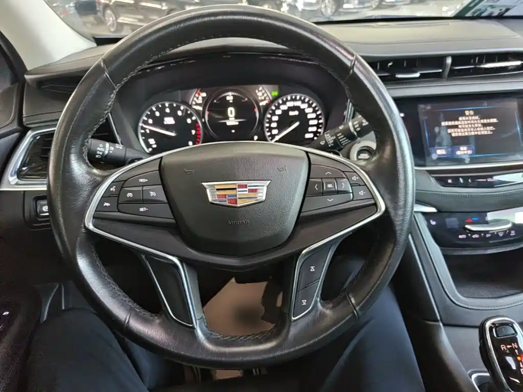 Cadillac XT5 — фото 11