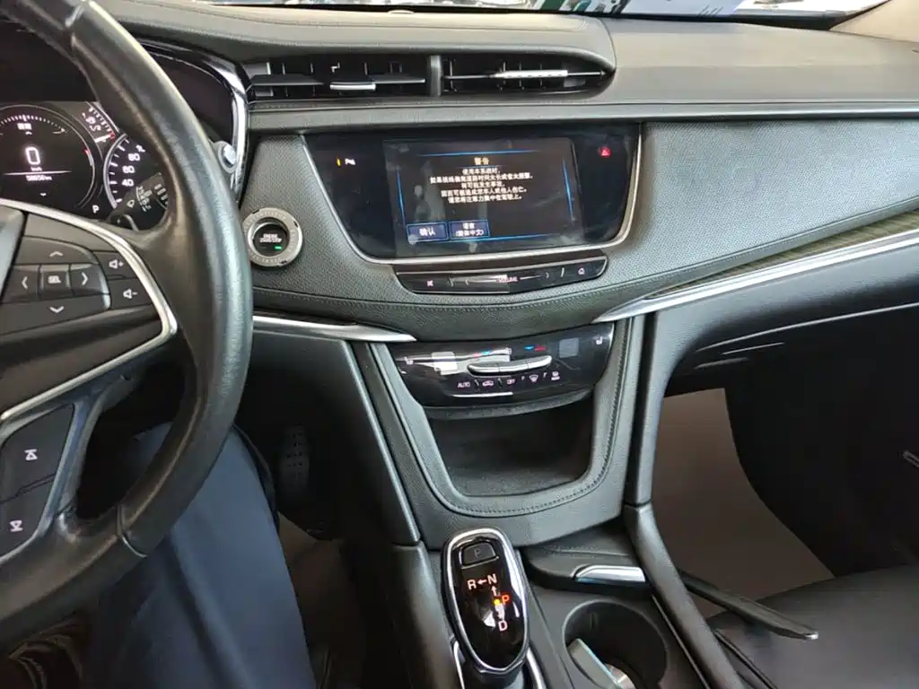 Cadillac XT5 — фото 13