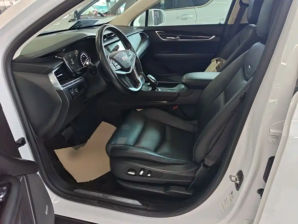 Cadillac XT5 — фото 15