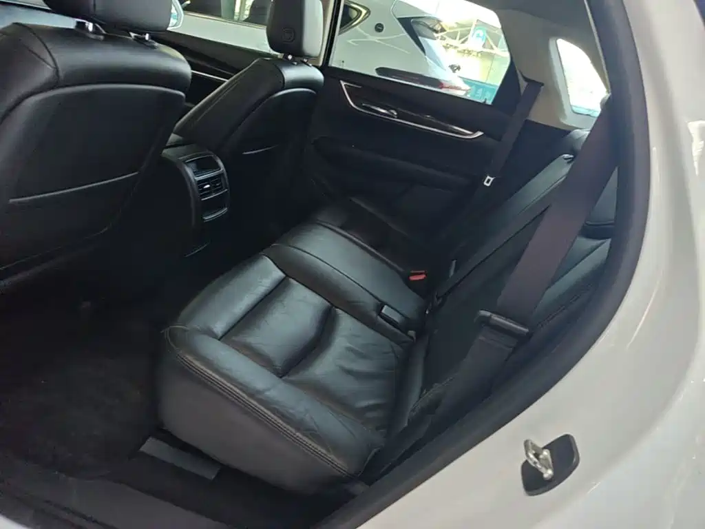 Cadillac XT5 — фото 17