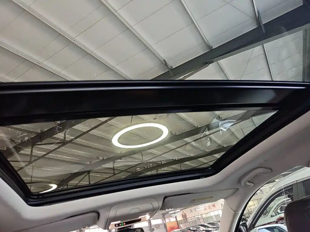 Cadillac XT5 — фото 18