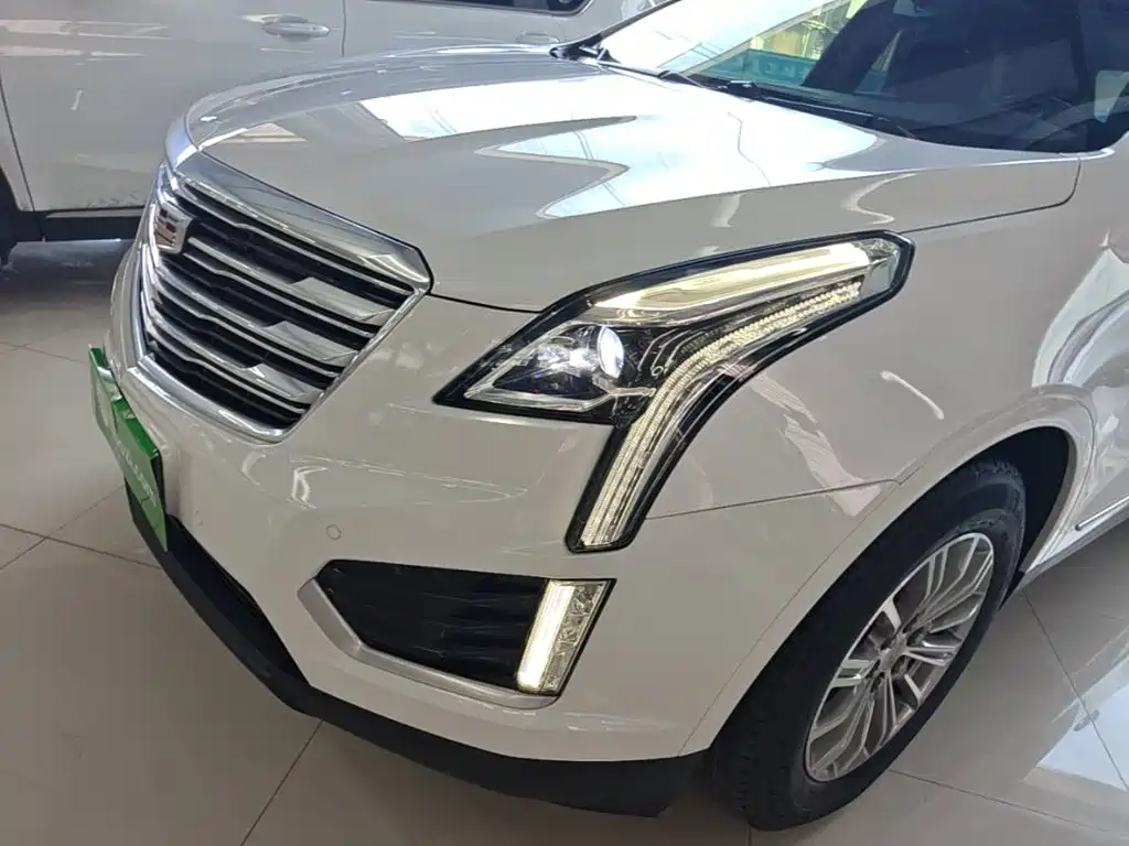 Cadillac XT5 — фото 24
