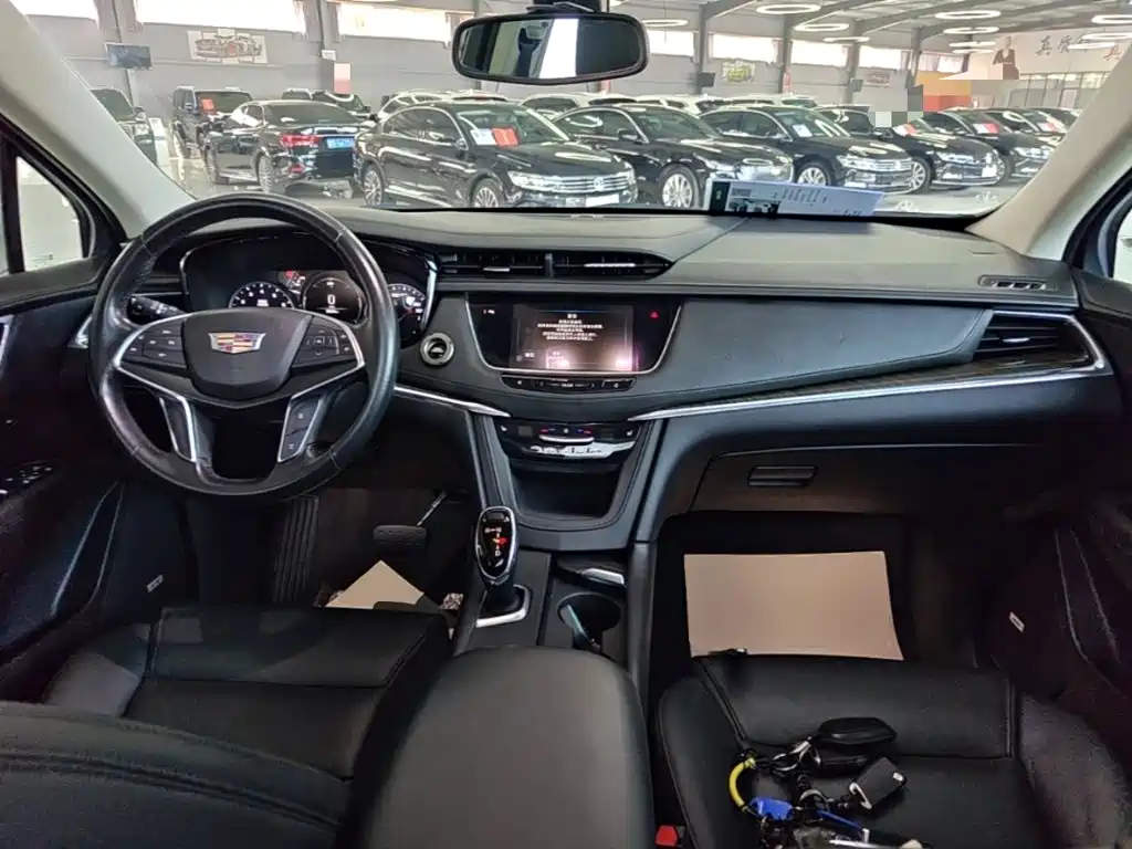 Cadillac XT5 — фото 10