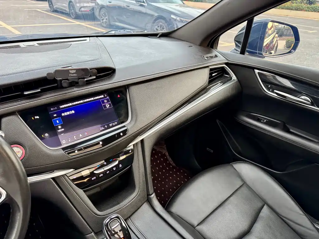 Cadillac XT5 — фото 13