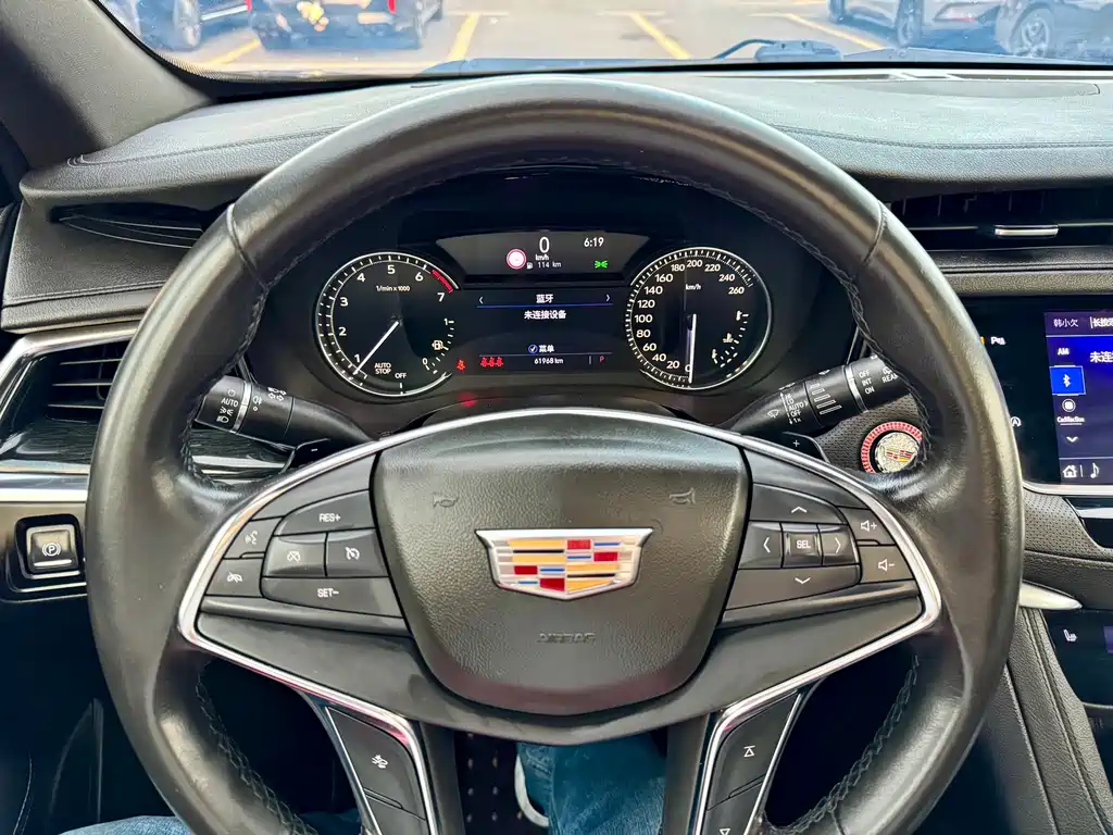 Cadillac XT5 — фото 14