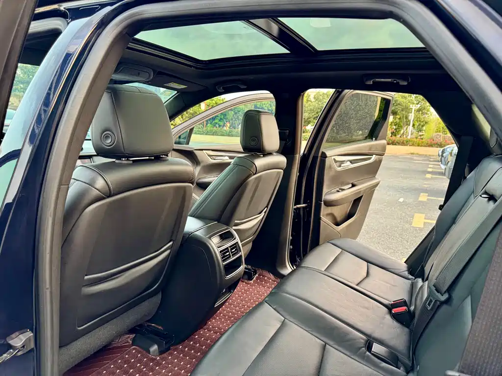 Cadillac XT5 — фото 10