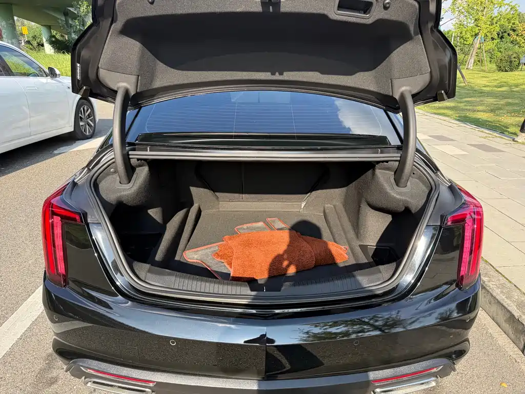 Cadillac CT5 — фото 11