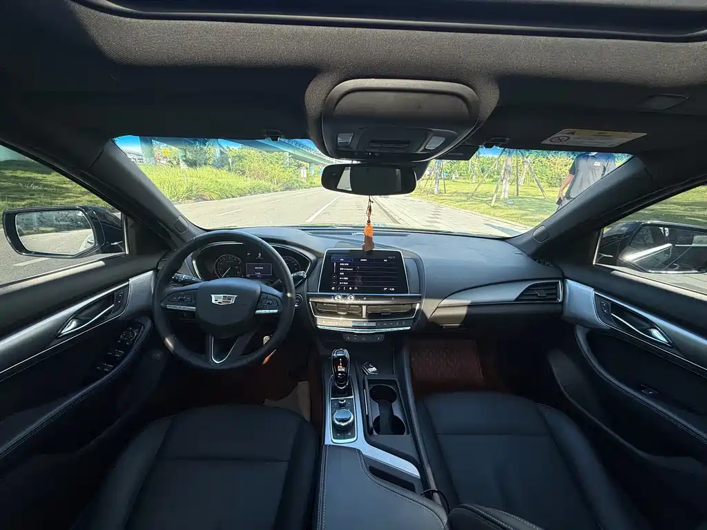 Cadillac CT5 — фото 7
