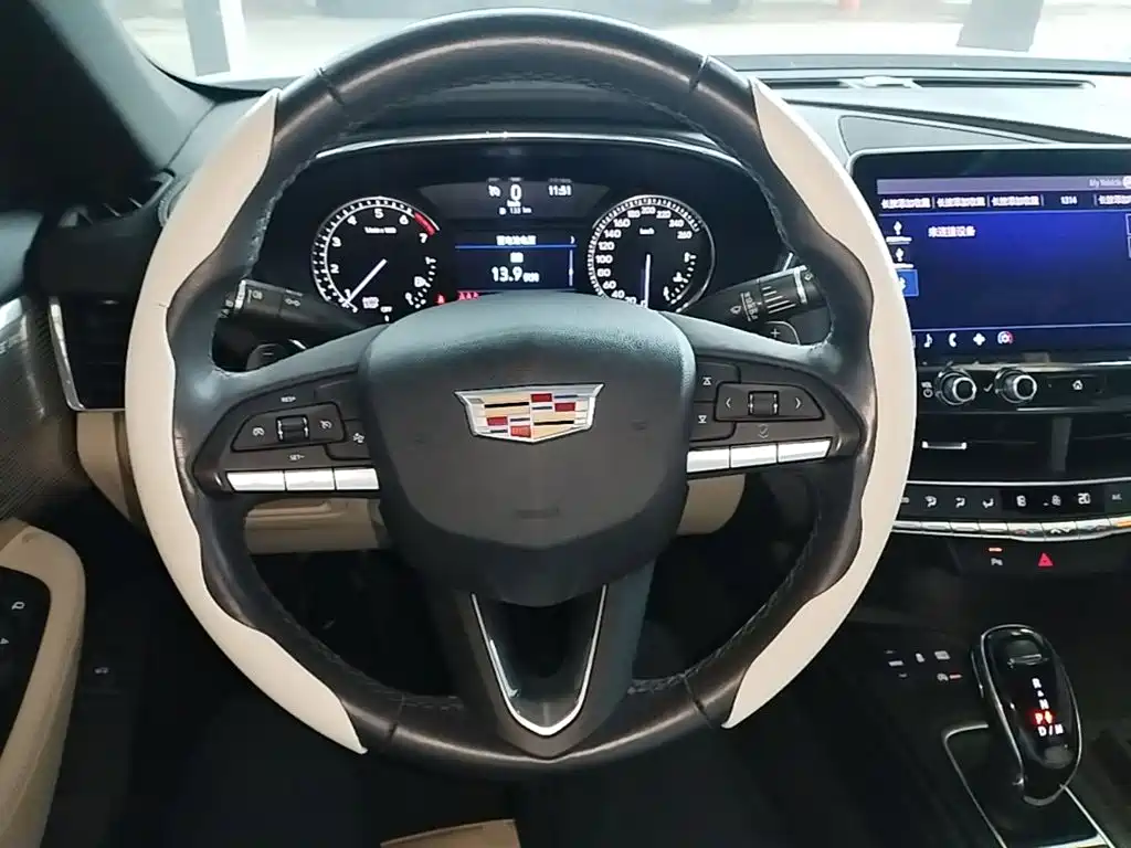 Cadillac CT5 — фото 11