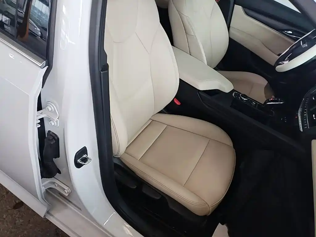 Cadillac CT5 — фото 25