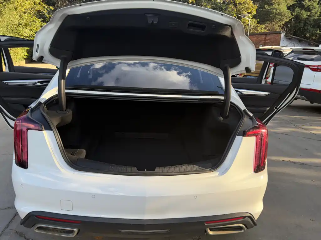 Cadillac CT5 — фото 13