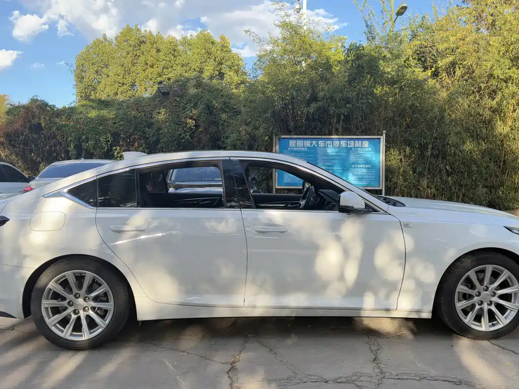 Cadillac CT5 — фото 15