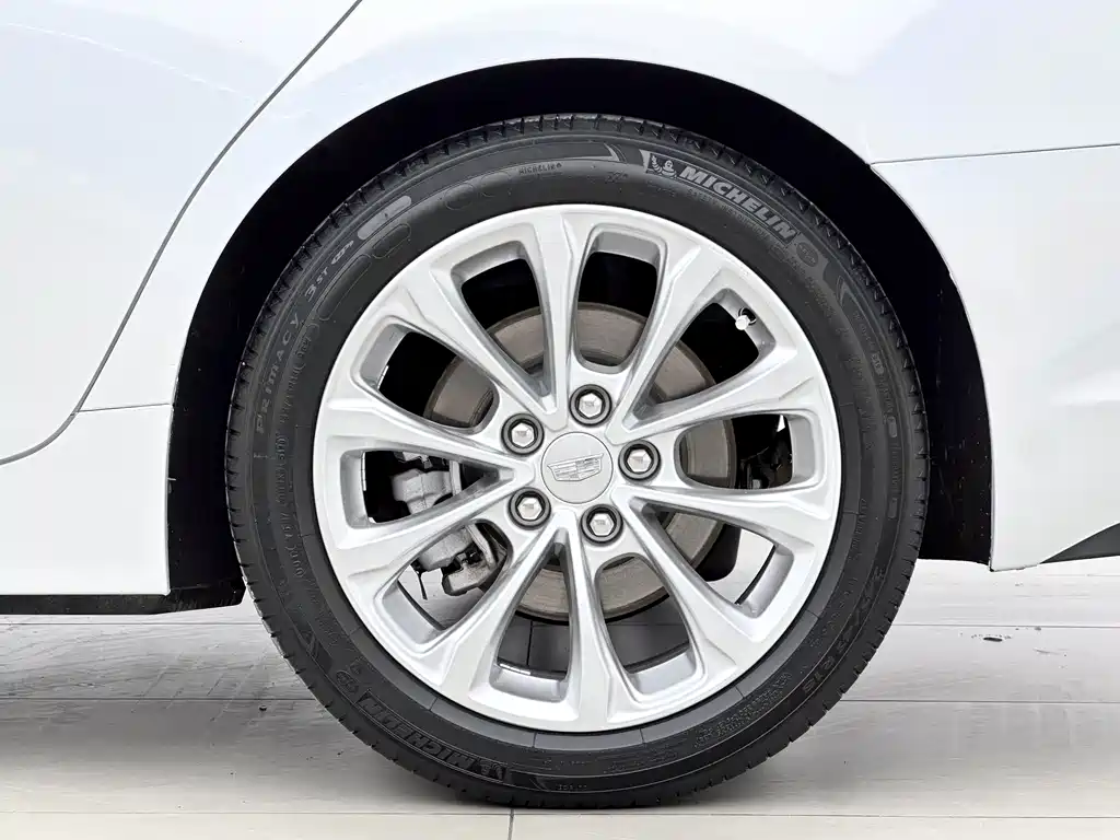 Cadillac CT5 — фото 13