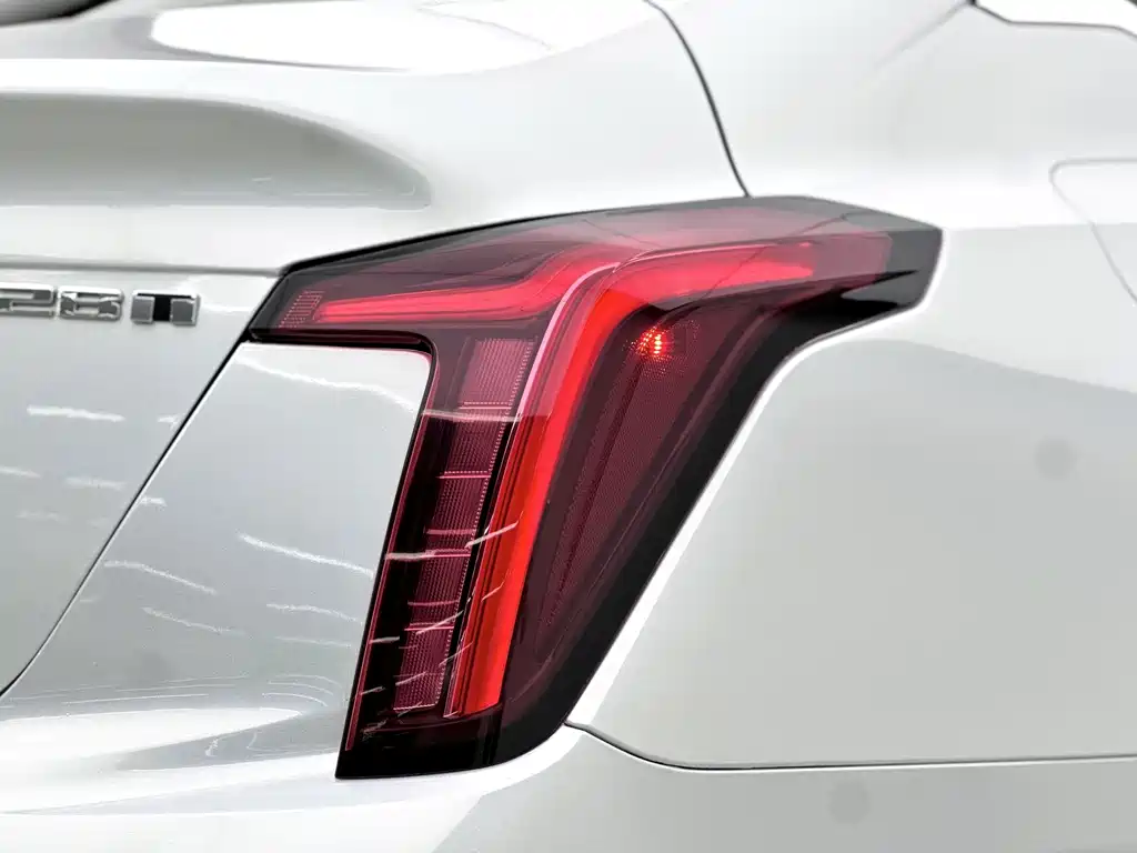 Cadillac CT5 — фото 15