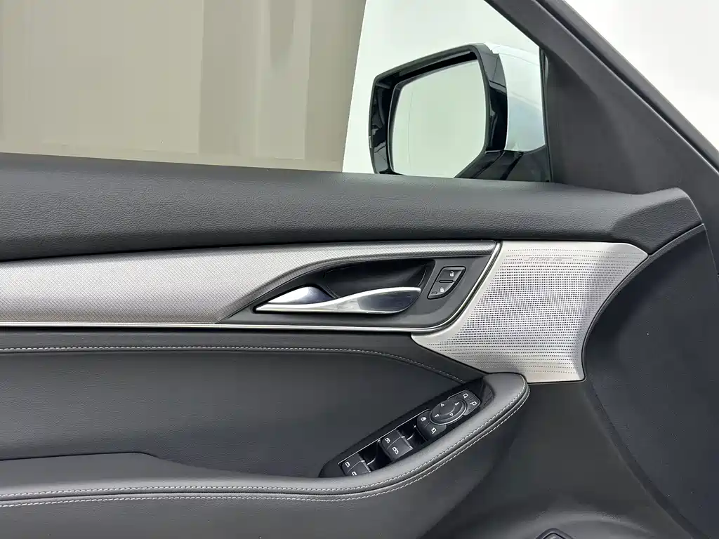 Cadillac CT5 — фото 18