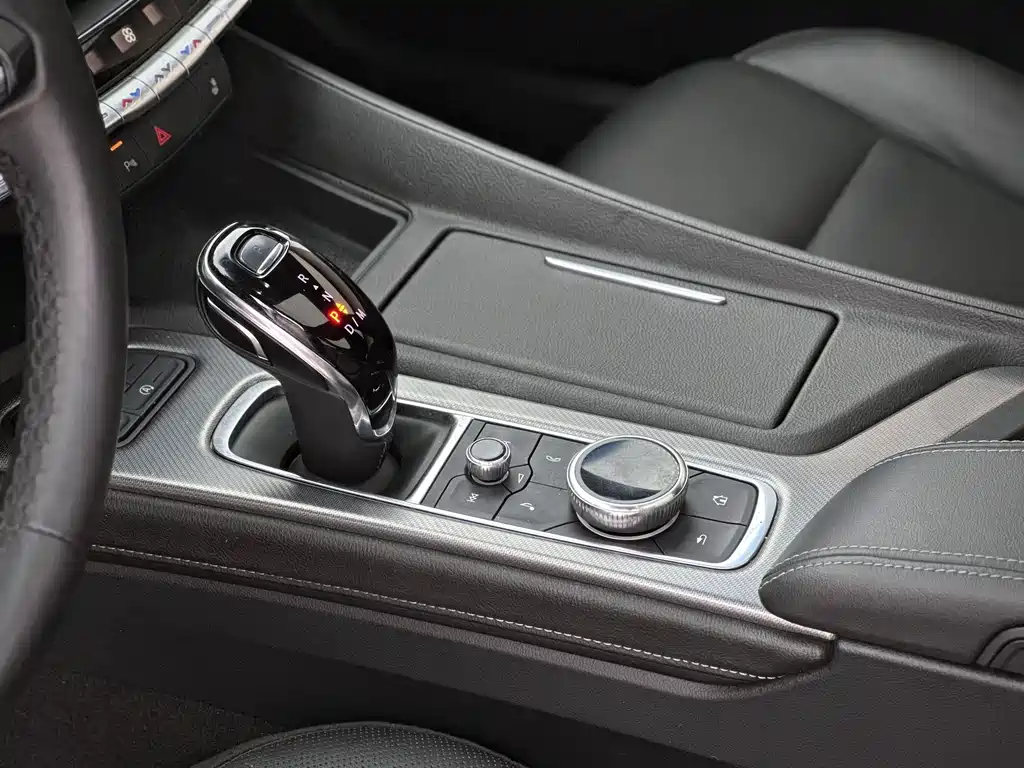 Cadillac CT5 — фото 19