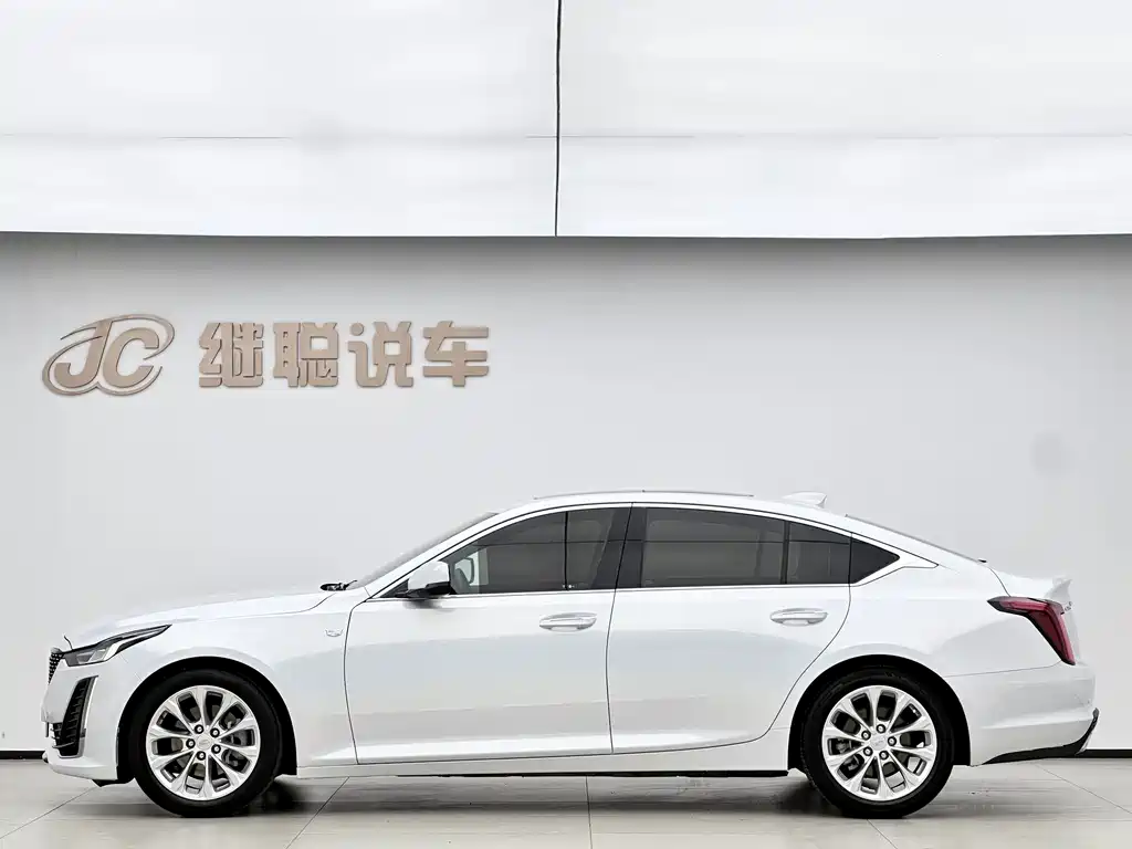Cadillac CT5 — фото 5