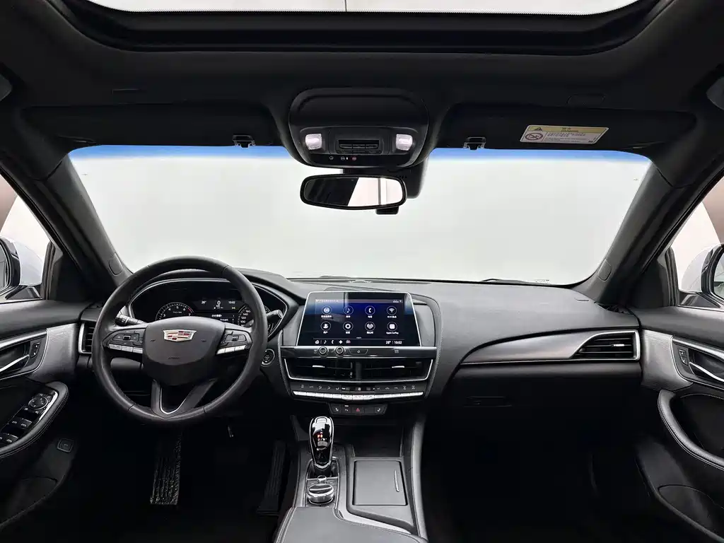 Cadillac CT5 — фото 10