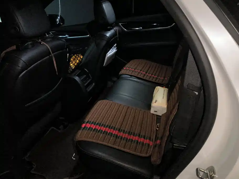 Cadillac XT5 — фото 11