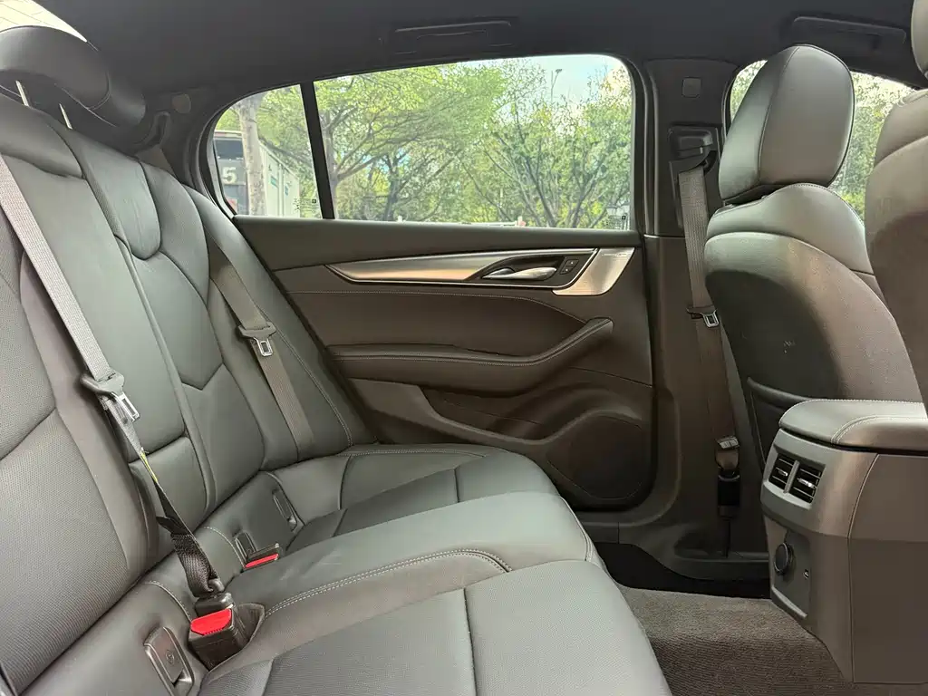 Cadillac CT5 — фото 11