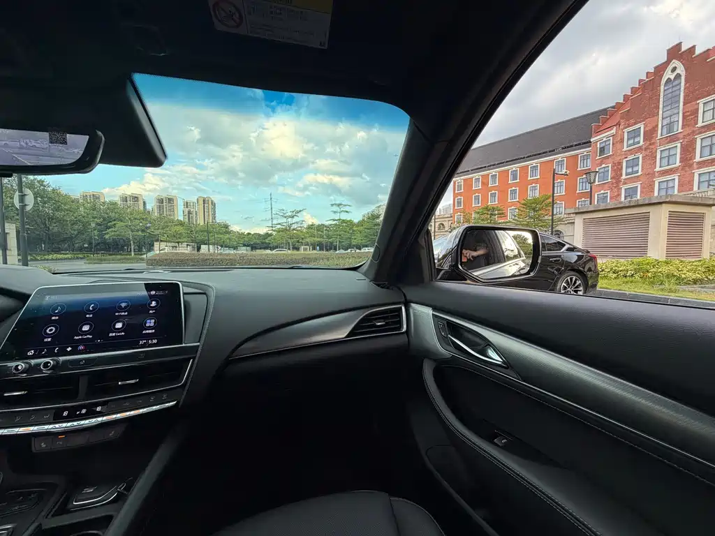 Cadillac CT5 — фото 14
